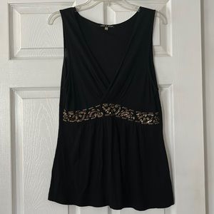 Cable and Gauge Black Sleeveless V-Neck Top with sequins under bustling. Sz M